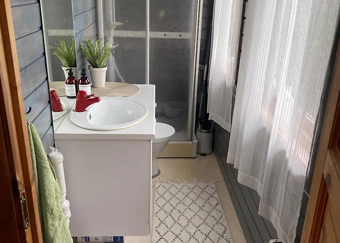 By Oppstrynsvatnet, Hjelle * Stryn