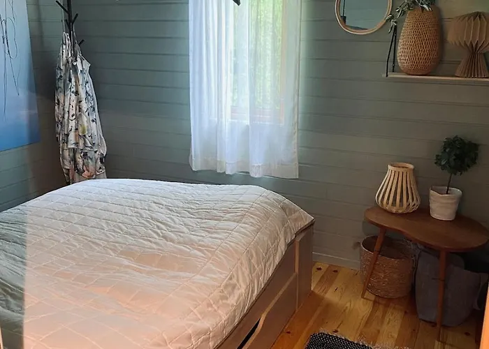 By Oppstrynsvatnet, Hjelle