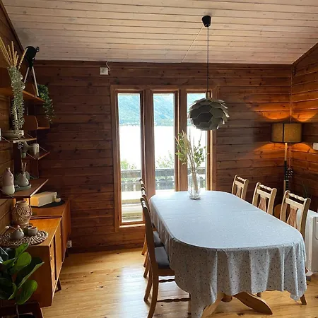 別荘 By Oppstrynsvatnet, Hjelle ストリン