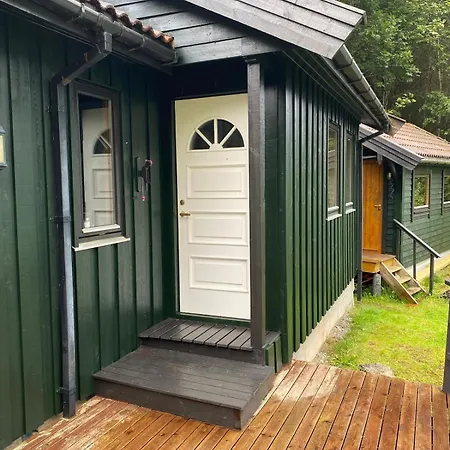 By Oppstrynsvatnet, Hjelle ストリン