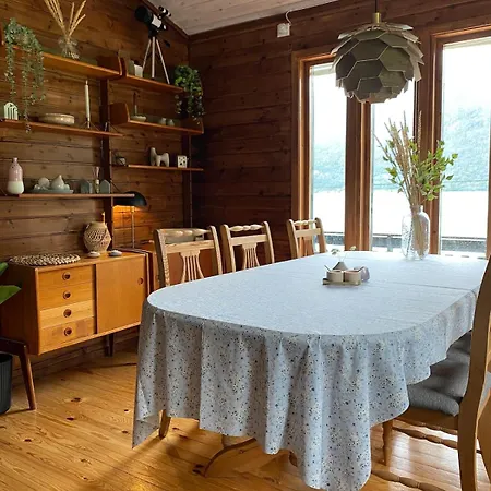 By Oppstrynsvatnet, Hjelle 別荘 ストリン