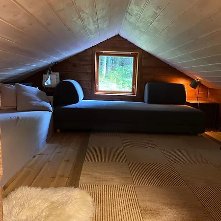 By Oppstrynsvatnet, Hjelle ストリン