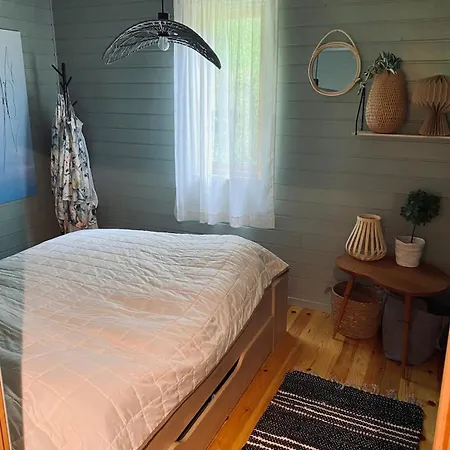 By Oppstrynsvatnet, Hjelle